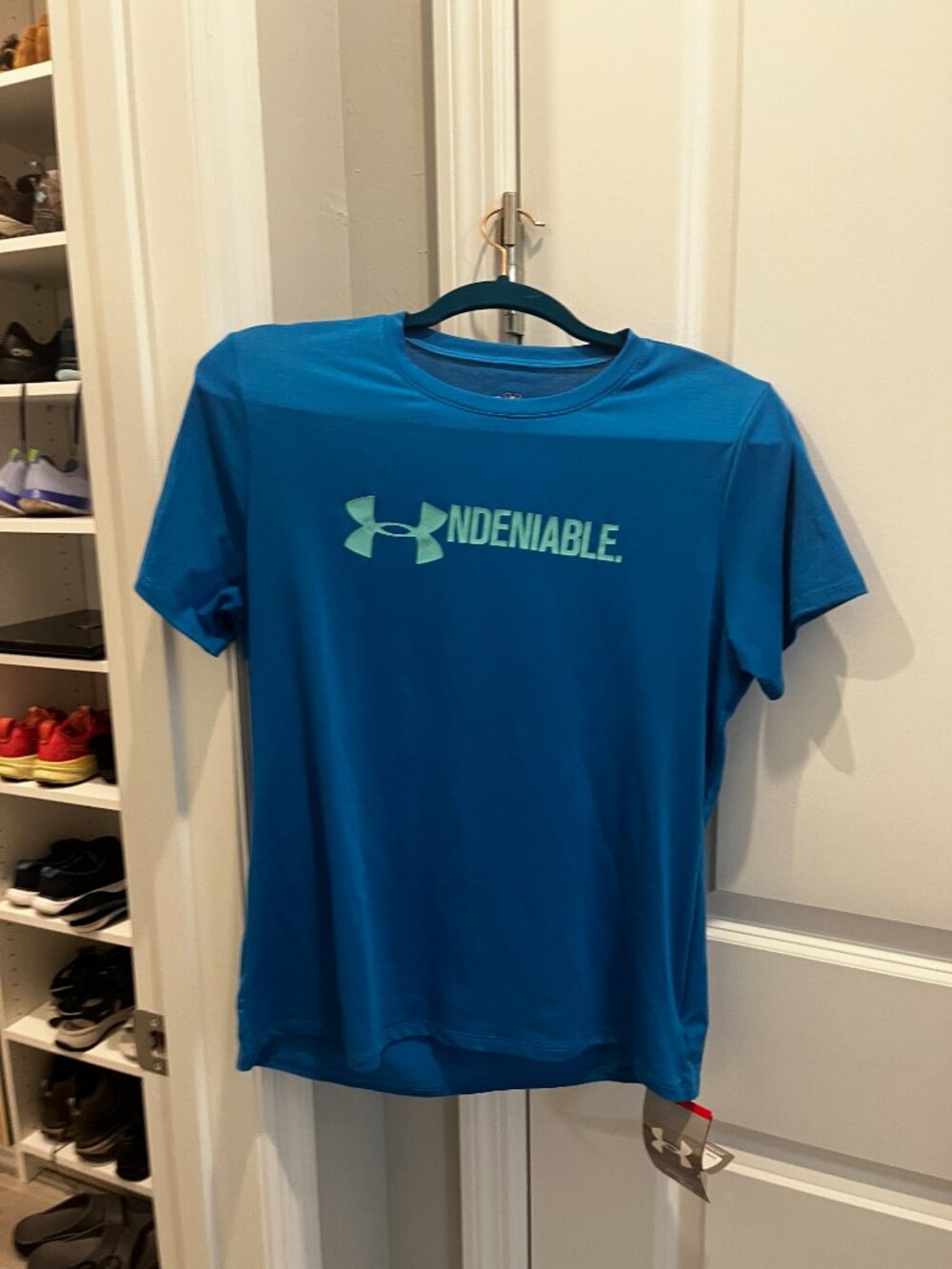 Under Armour lightweight T size medium Women's
